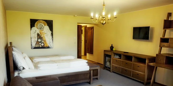 V pokoji najdete kvalitní postele velikosti king size s matracemi Royal. 