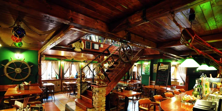 Dosud nepoznané hody vás čekají v námořnické restauraci U Kormidla. 