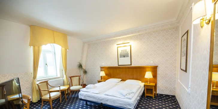 Z hotelu je krásný výhled přímo na lázeňskou kolonádu.