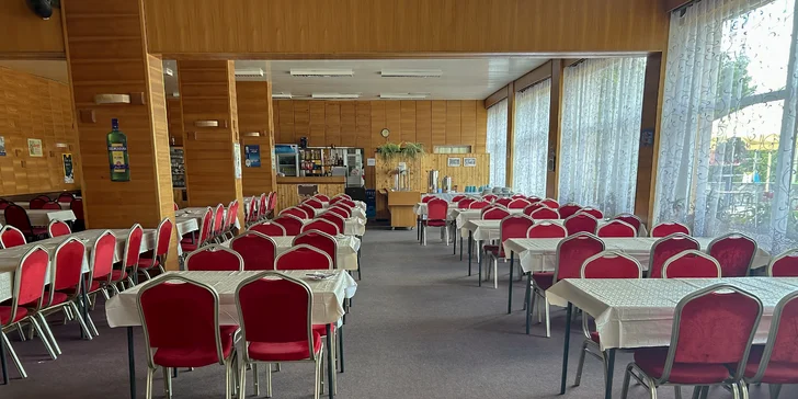 Co takhle na zajít na houby? V okolních lesích jich roste habaděj.