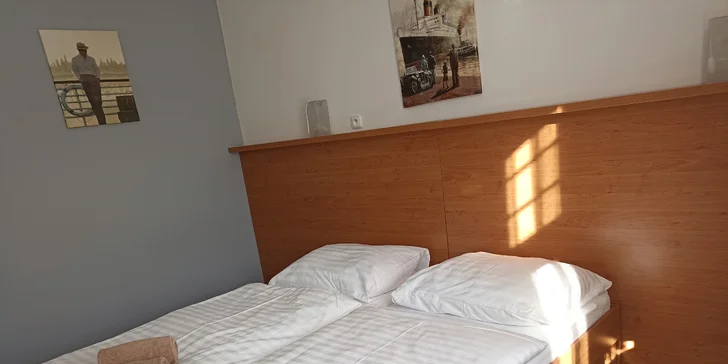 Pokoje jsou prakticky zařízené.