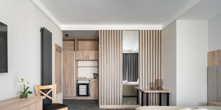 Je tu vždy aj minibar a set na prípravu kávy a čaju.