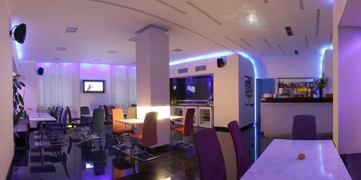 V restauraci si pochutnáte na bohaté bufetové snídani, objednat si zde můžete i večeři.