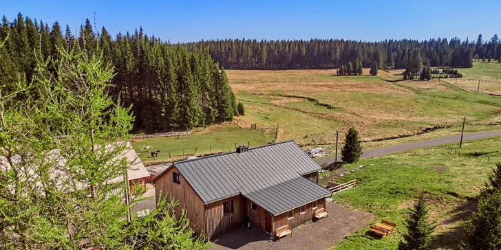 Přímo za dveřmi na vás čekají hluboké lesy a nedotčená příroda.