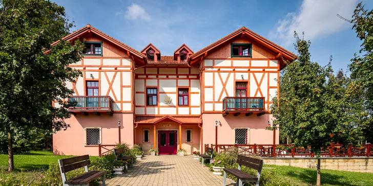 U hotelu zdarma zaparkujete. 