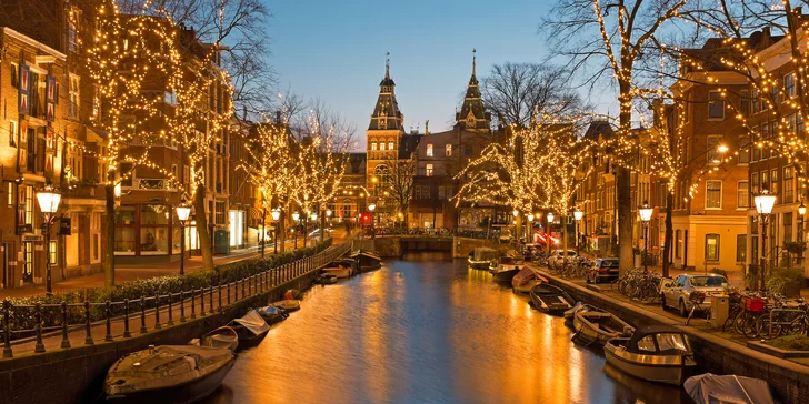 Amsterdam si prohlédnete i z neobvyklých úhlů - třeba při plavbě lodí.