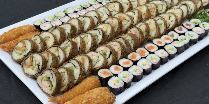 Nebude chybět ani tempura, smažené krevety a salát z mořských řas.