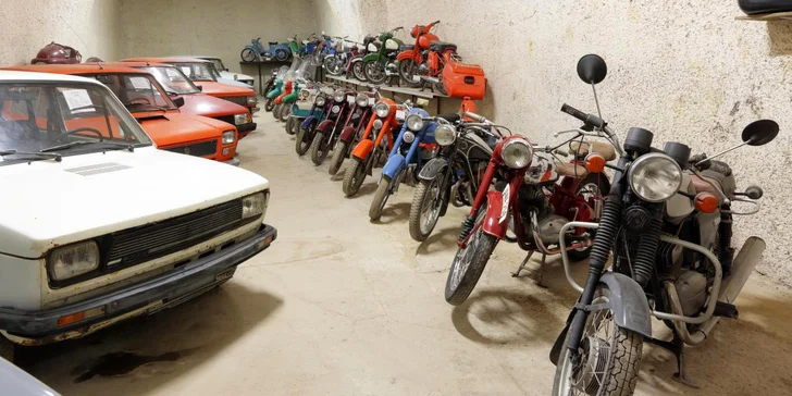 Na ploše 700 m² uvidíte zemědělské nářadí, motocykly i auta, psací stroje, telefony, televizory i vojenskou techniku.
