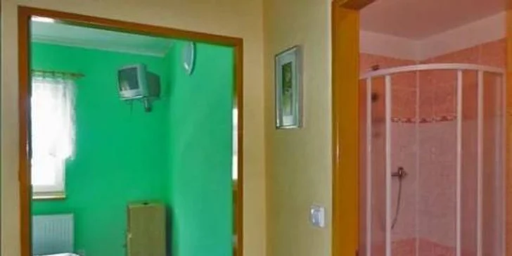 Pokoje i koupelny prošly nedávno celkovou rekonstrukcí, a můžete se tedy těšit na nové a čisté vybavení. 