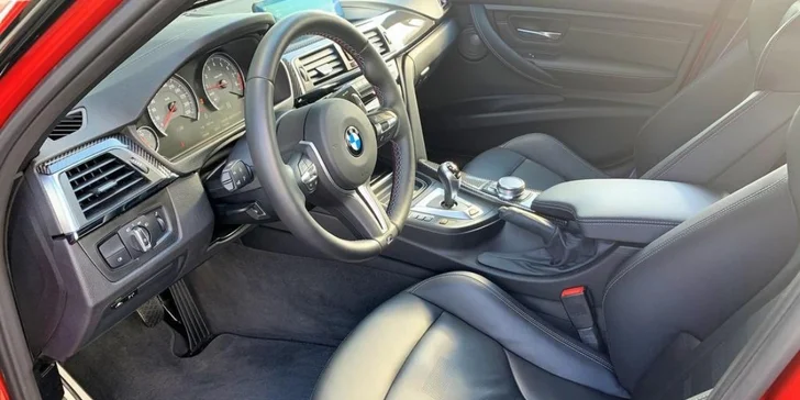 Zasednete za volant nadupaného BMW M3 Competion 2018, které má výkon 570 koní a max. rychlost 320 km/hod. 