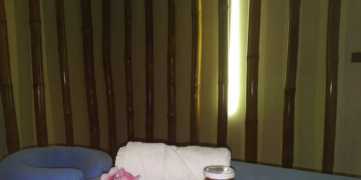 Před masáží máte možnost využít sprchy v salonu, na recepci vám zapůjčí župan a osušku.