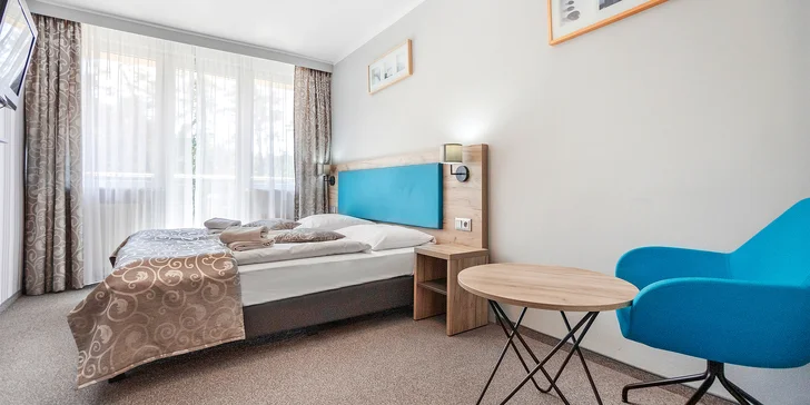 Vyberať si budete z 3 druhov ubytovania – izba Standard (na fotke), apartmán Classic alebo Comfort.