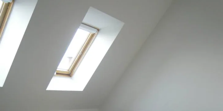 Bydlení je zajištěno v pokojích s vlastním sociálním zařízením a TV se satelitním příjmem.