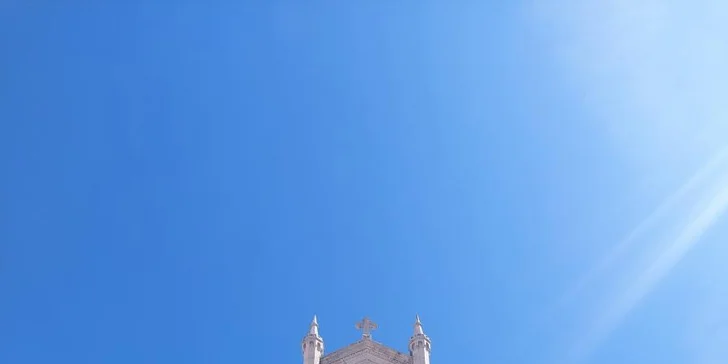 Navštívte najkrajšie pamiatky a pláže dvoch krajín počas jednej cesty.