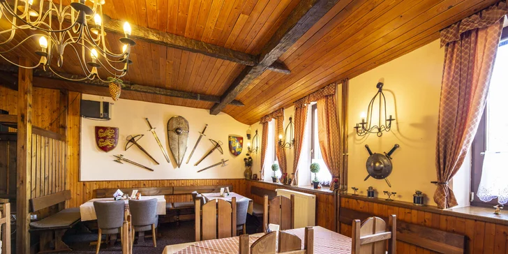 Ve stylové restauraci si pochutnáte na snídaních formou švédských stolů.