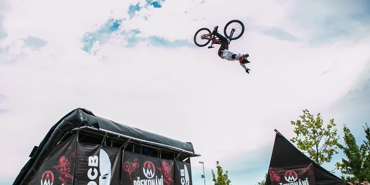 Uvidíte tu ty nejlepší jezdce FMX, BMX i MTB, kteří předvedou šílené kousky na monstrózním 12- a 20metrovém skoku.