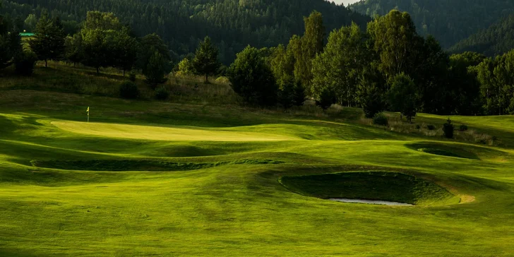 Na svoje si v Karlových Varoch prídu aj golfisti, Golf Resort je asi 5 km od hotela.