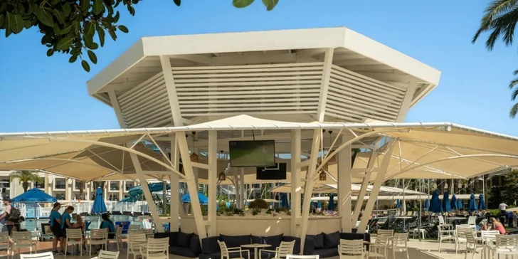 Kromě hlavní restaurace s bohatými bufety a show cookingem můžete jednou za pobyt zdarma povečeřet v à la carte restauraci Green&Grill.

