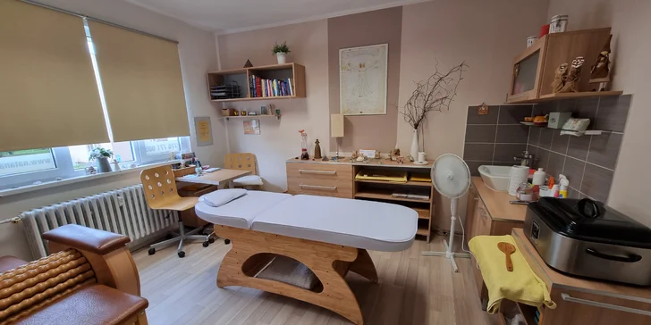 Buď můžete zvolit klasickou masáž zad, šíje a krku, uvolňující masáž lávovými kameny, ...