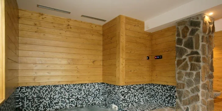 Ve wellness vás čeká vířivka a sauna. 