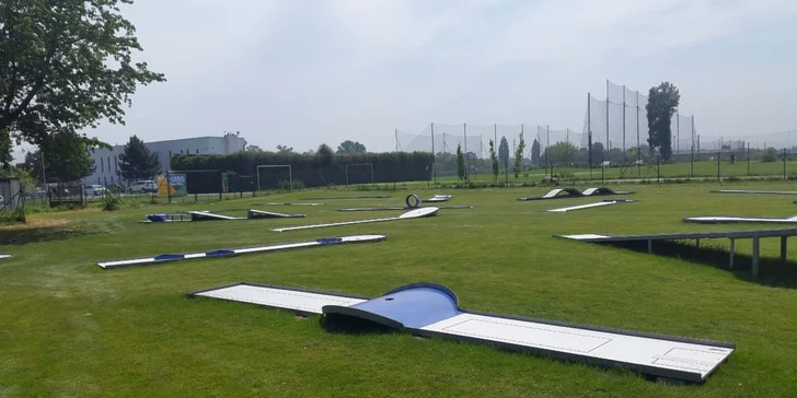 Golfový areál Kšírovka má pro vás 18 drah, jejichž jamky vás vyzývají na souboj.