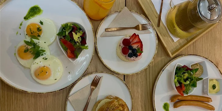 Za ty si můžete vybrat cokoli z celého menu vč. snídaní, dezertů a kávy.