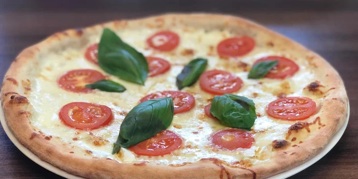 V pardubické BowlingZone vám hru navíc zpříjemní i pizza dle výběru.