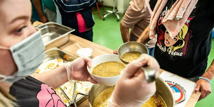 OZ Vagus pri práci vychádza z toho, že ak ľuďom poskytneme možnosť mať uspokojené základné životné potreby, až potom môžeme spoločne pracovať na tom, aby spravili prvý krok k práci a ubytovaniu. 