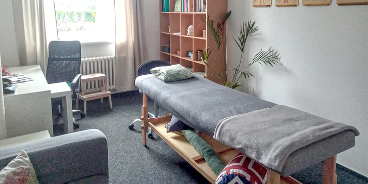 Ošetření probíhá formou jemných doteků po celém těle.