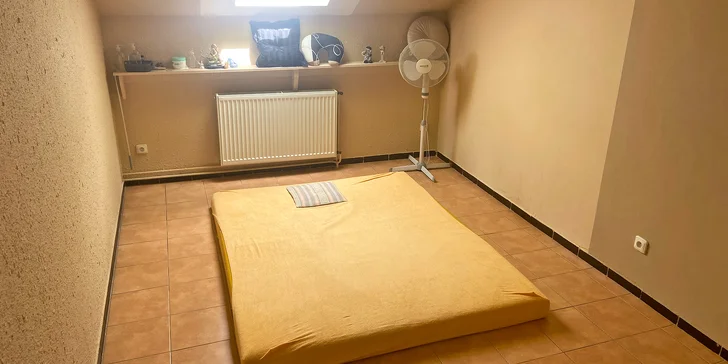 V salonu je pro každého klienta vyčleněná samostatná místnost, kde můžete využít i sprchu.