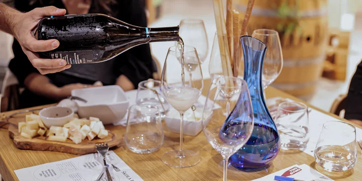 Kurz se koná ve vinotéce VinodiVino v Praze 9 a trvá přibližně 2 hodiny. 