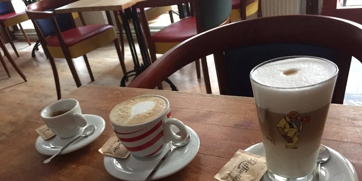 Frčí tu rychlá Wi-Fi, takže si klidně u kafe zkontrolujte maily. 
