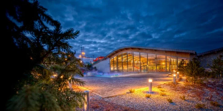 Jen 300 metrů od hotelu je aquapark Terma Bania, využijte 10% slevu na vstup.