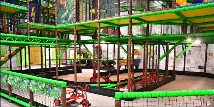 Tříkolky, prolézačky, trampolíny a další atrakce z nich dostanou přebytečnou energii.