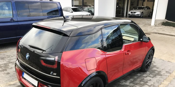 Futuristické BMW i3 je plně poháněno elektřinou.