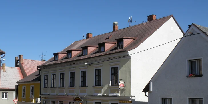 Snídaně jsou formou bufetu, a tak si naberte sladkých či slaných dobrot plné talíře.