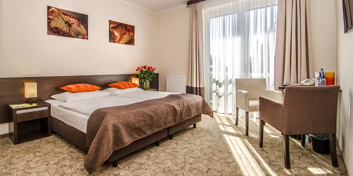 V tříhvězdičkovém hotelu Emocja na vás čeká útulné ubytování, ze kterého to máte pár kroků nejen k moři, ale také k jezeru Jamno.