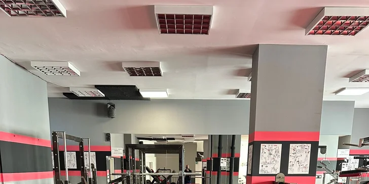 Tréner vás následne prevedie celým priestorom, ukáže vám všetky stroje a vysvetlí, ako to tam funguje.