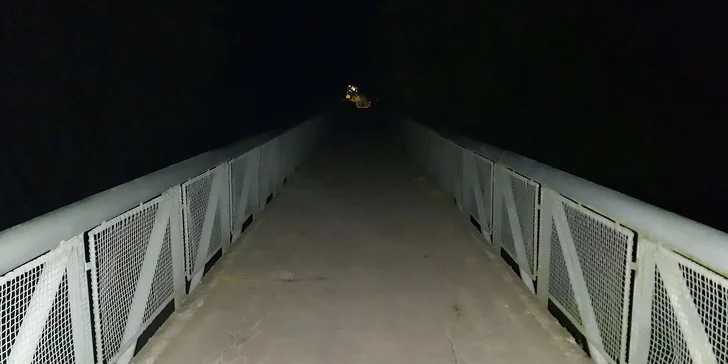 Potom už je jen na vás, abyste se bez pomoci internetu a map zorientovali a domluvili se s ostatními hráči na místě setkání.