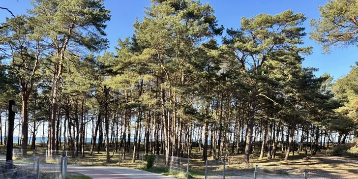 Okolo hotela vedie cyklotrasa Eurovelo R10, ktorá vás zavedie aj do Kolobrzegu.