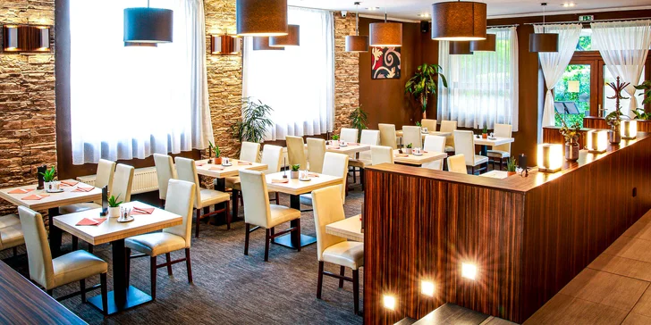 Príjemné prostredie hotelovej reštaurácie PATÉ vás hravo vtiahne do sveta lahodných chutí a gastronomických zážitkov