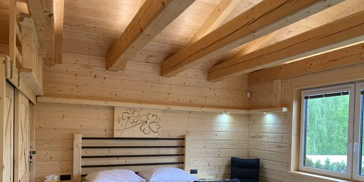 Je tu dostatek prostoru pro partu nebo rodinu. Přijet můžete až v 5 lidech. 