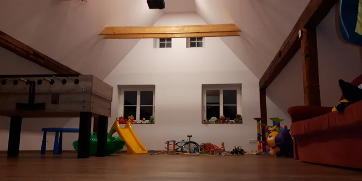 A nejmenší hosté budou nadšení i velkou hernou s hračkami a fotbálkem.