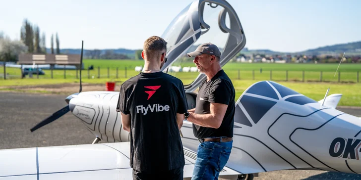 Zažijete let v moderním ultralehkém letadle Dynamic WT9 nebo Skylark DV-1. 