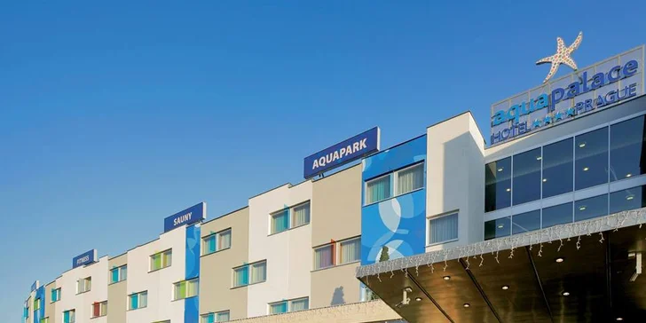 Minigolf si zahrajete v areálu čestlického Hotelu Aquapalace. 
