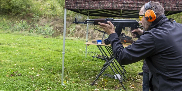 Dobrodružství na střelnici: vlastní výběr z 350 zbraní a k nim až 111 nábojů