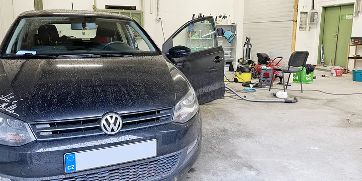 Dostane se na vysátí, okna, budíky a třeba i tepování sedaček nebo impregnaci plastů.