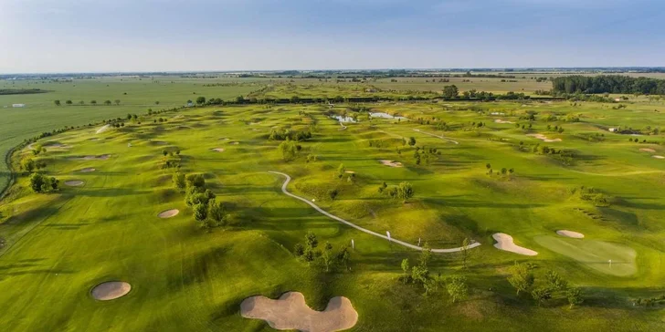 Apex Golf Club sa nachádza cca 20 km od Bratislavy