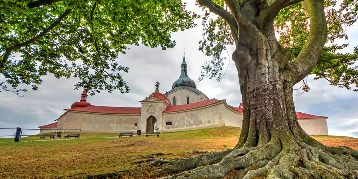 Bývať budete v Štúdiu Glass Doležal asi 8 km od Zelenej hory.