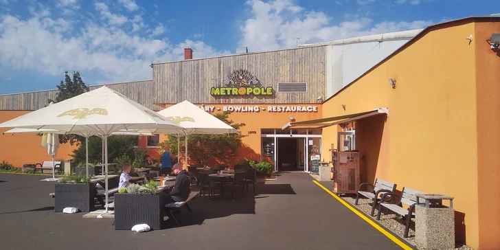 Doprovod vás může sledovat přímo na okruhu nebo pohodlně z restaurace.